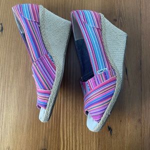 Toms Multi Color Pink Wedge Open Toe - Size 9